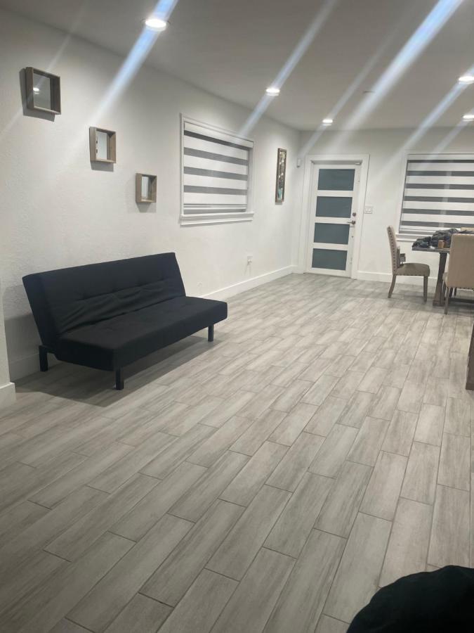 Cozy Triplex Centrally Located Сasa de vacaciones Miami