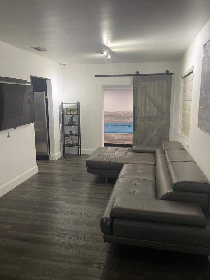 Cozy Triplex Centrally Located Сasa de vacaciones Miami